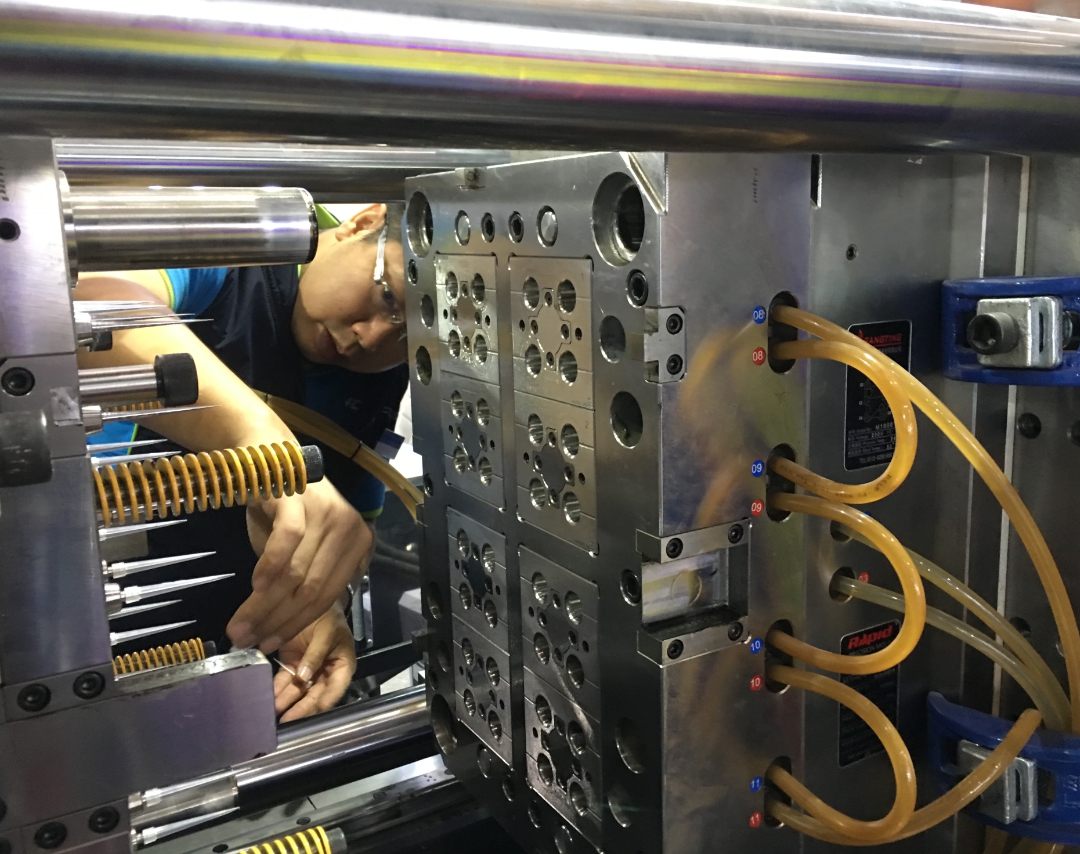 ép nhựa gia công số lượng ít là gì?