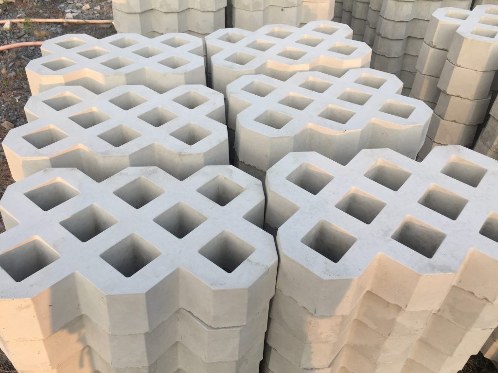 gia công khuôn nhựa trồng cỏ và khuôn đúc gạch